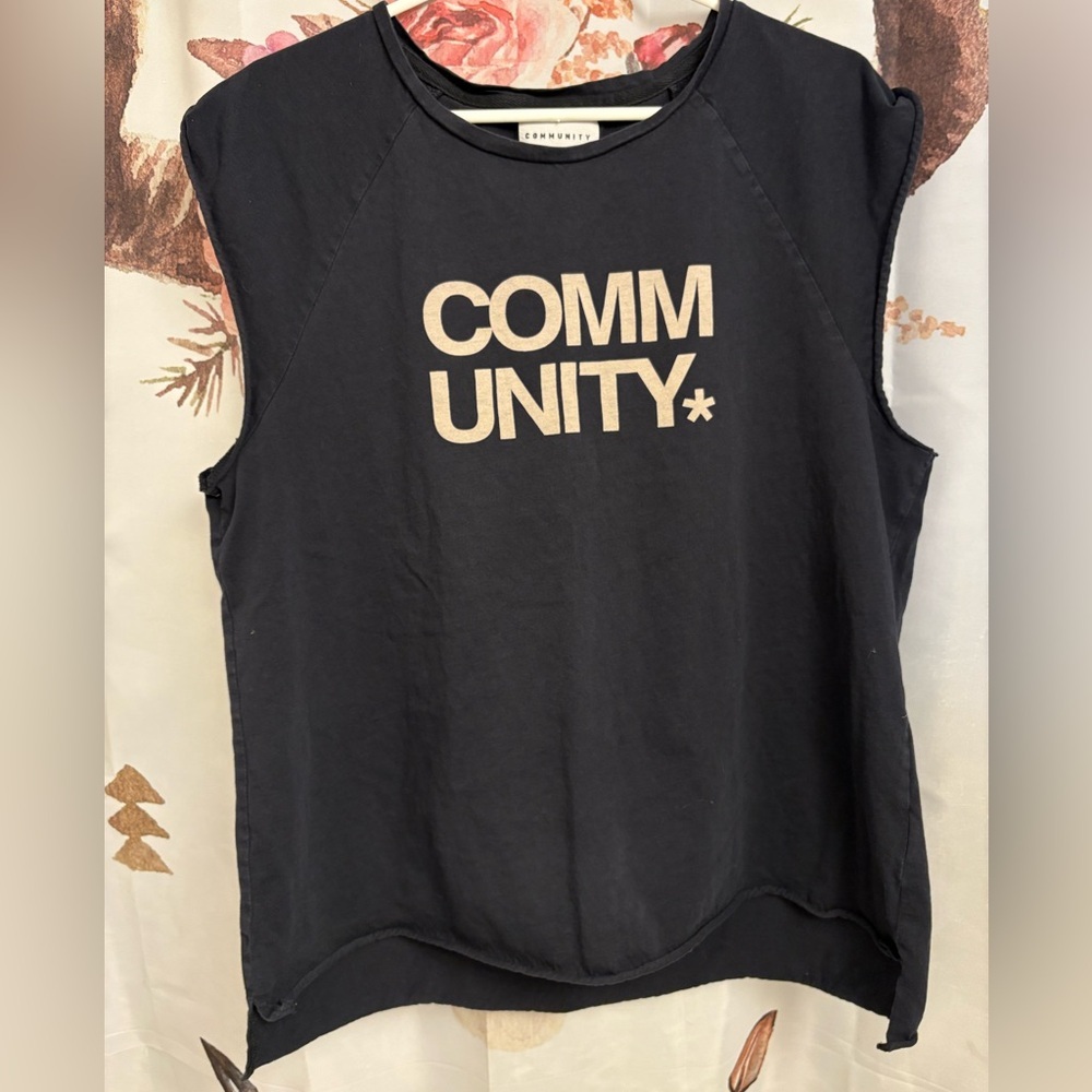 Large Black Sleeveless Top​